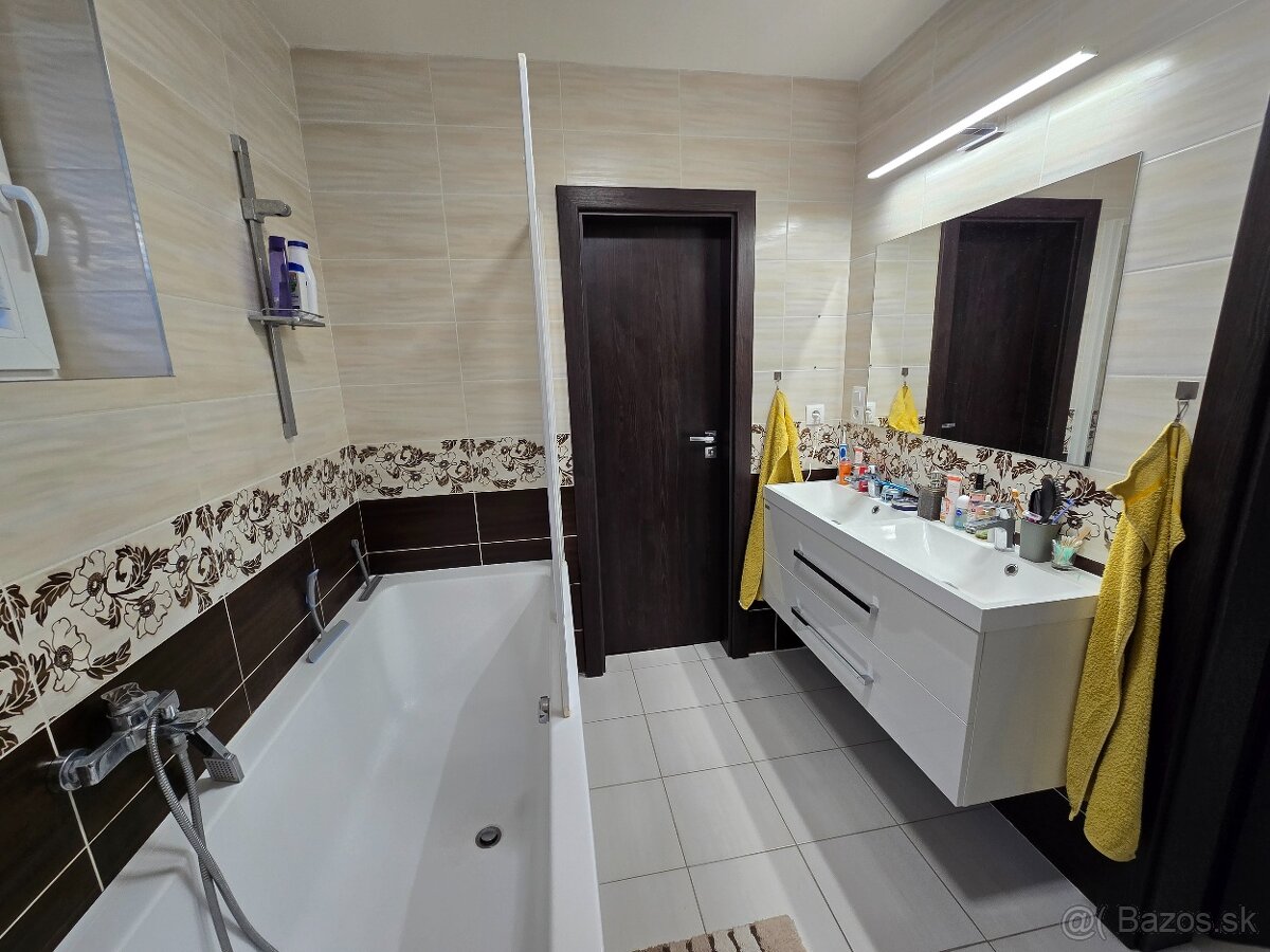 NADŠTANDARDNÝ RODINNÝ DOM LEVICE - 7