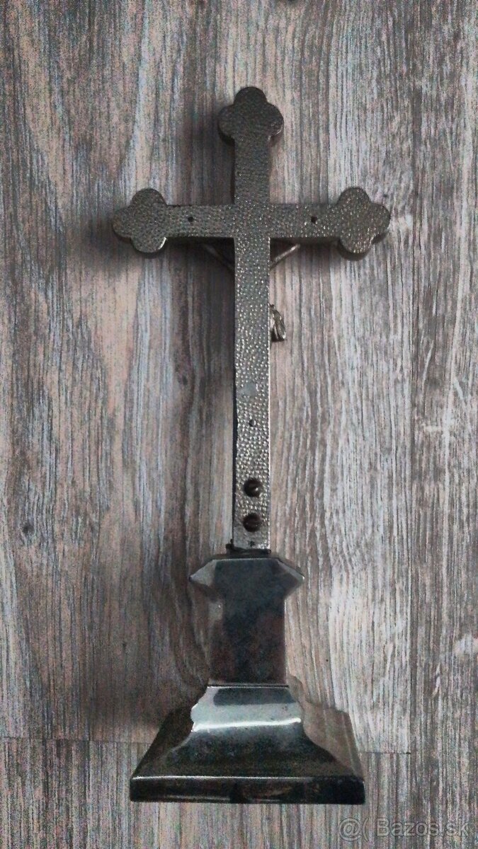 Starý menší kríž s Ježišom z kovu - 7