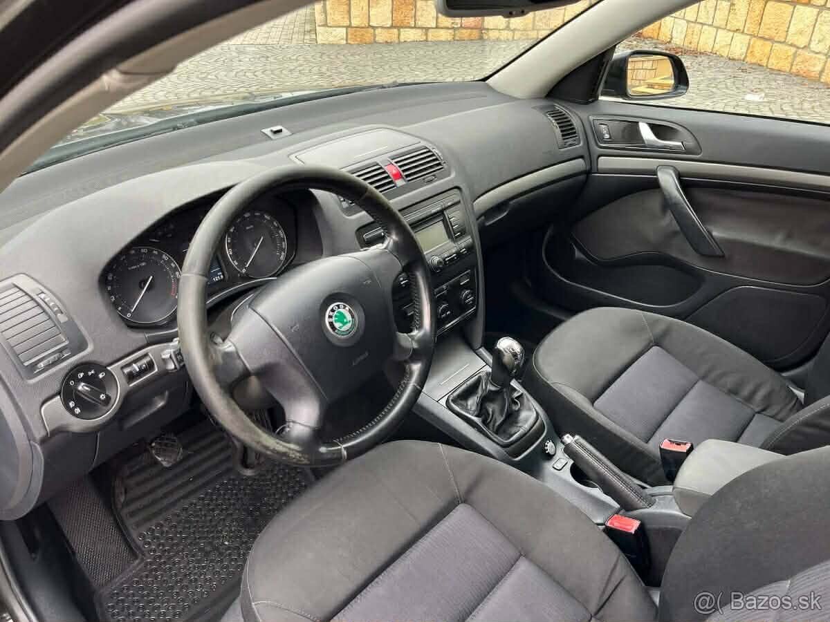 Škoda Octavia 2 Combi 1.6 benzín 75Kw M5 - 7