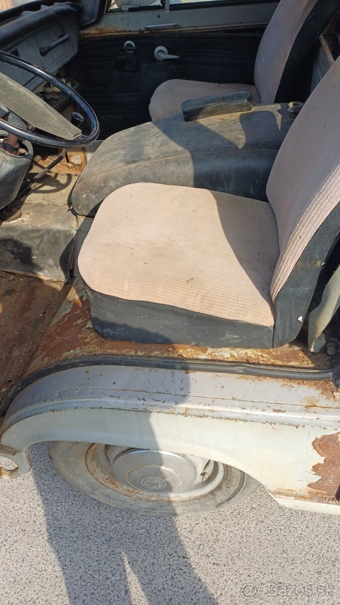 Škoda 1203 zo šiltom - 7