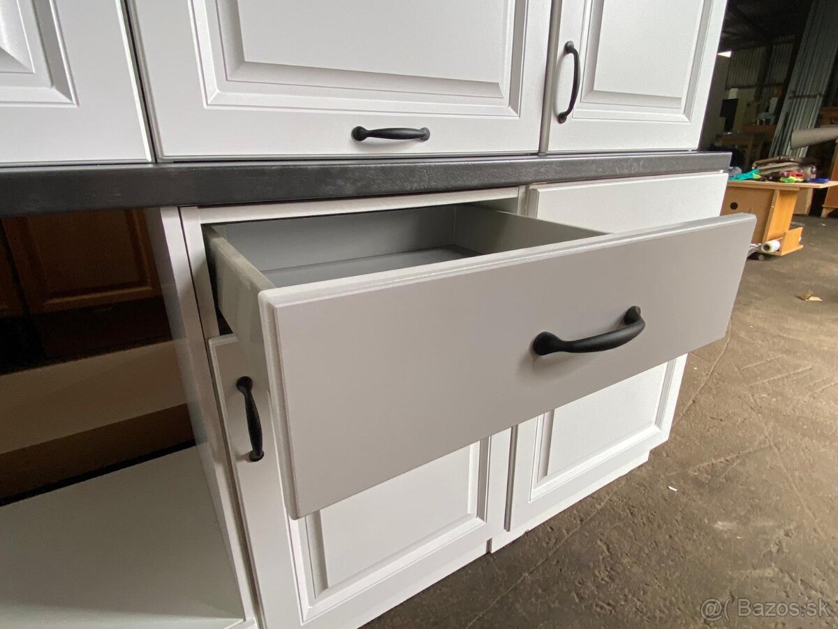 Moderná kuchynská linka bez spotrebičov - 7