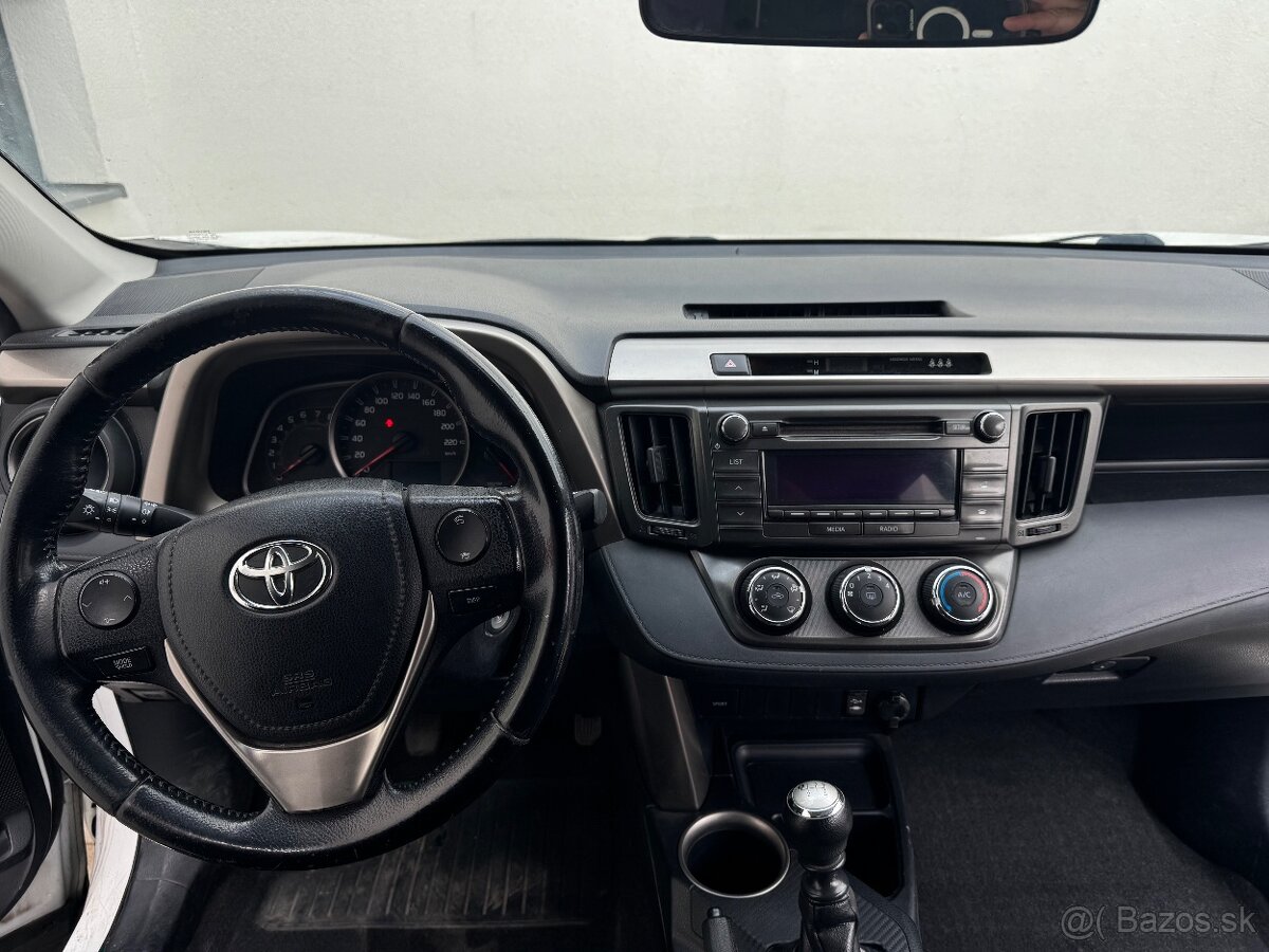 Toyota rav4 , 2.0 benzín 4x4 - 7