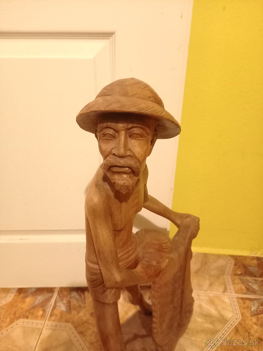 Drevená socha loviaci rybár - 7