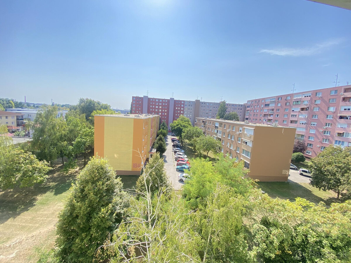 NA PREDAJ kompletne zariadený 3 izbový by po rekonštrukcii - 7