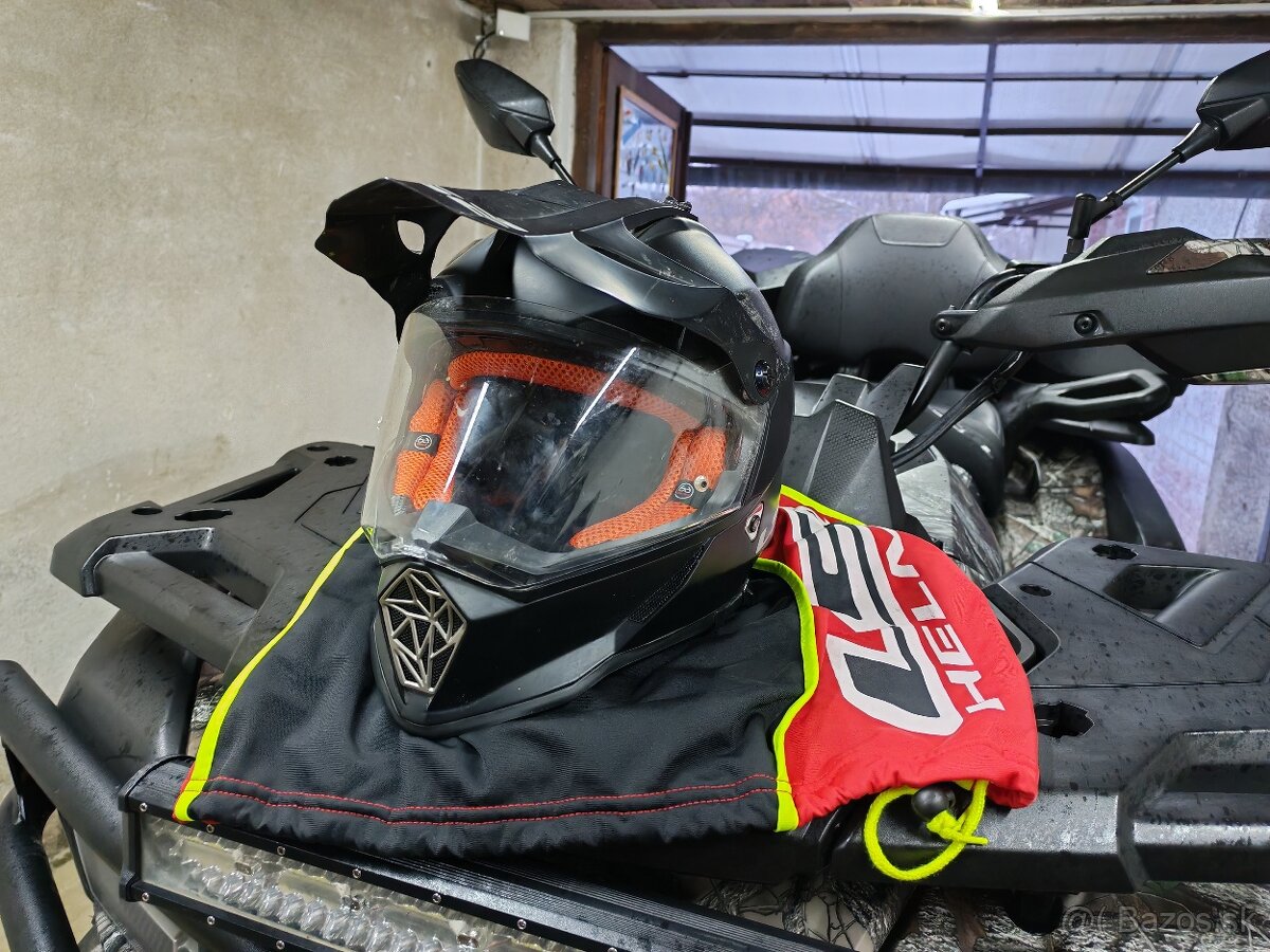 Použité prilby - 7