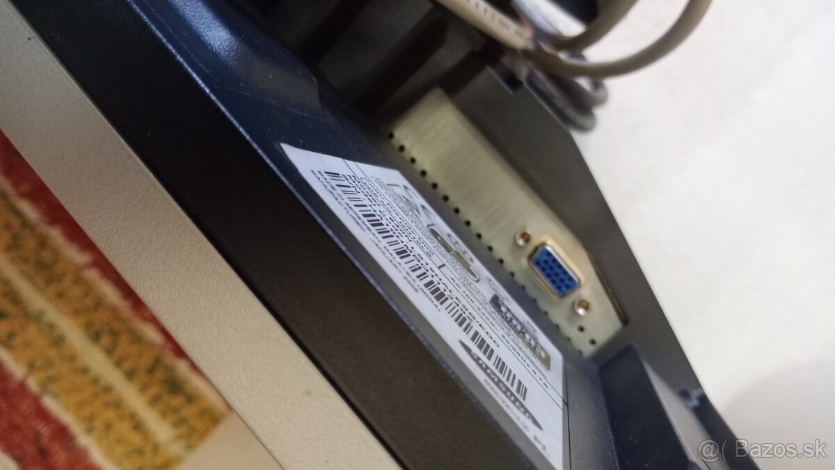 Predám LCD monitor Samsung 19" - 7