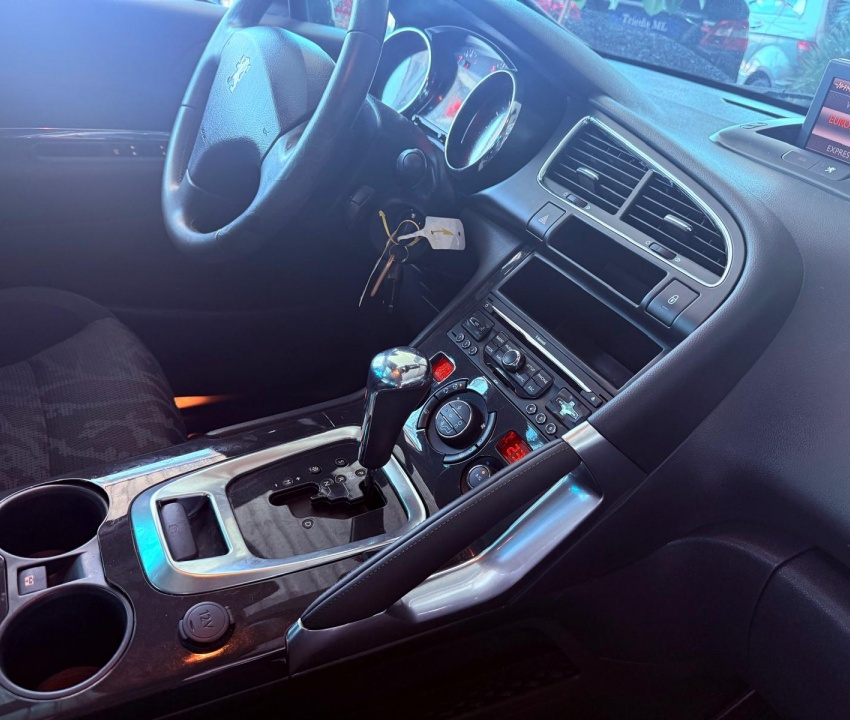 Peugeot 3008 1.6 Turbo Premium AT Pano. - 7