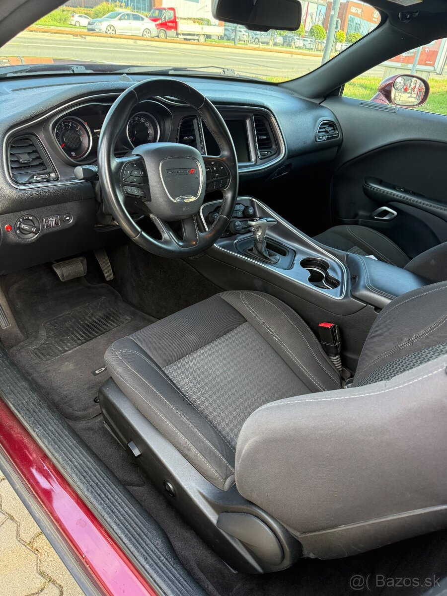 Dodge Challenger 5.7 Hemi V8 - 7