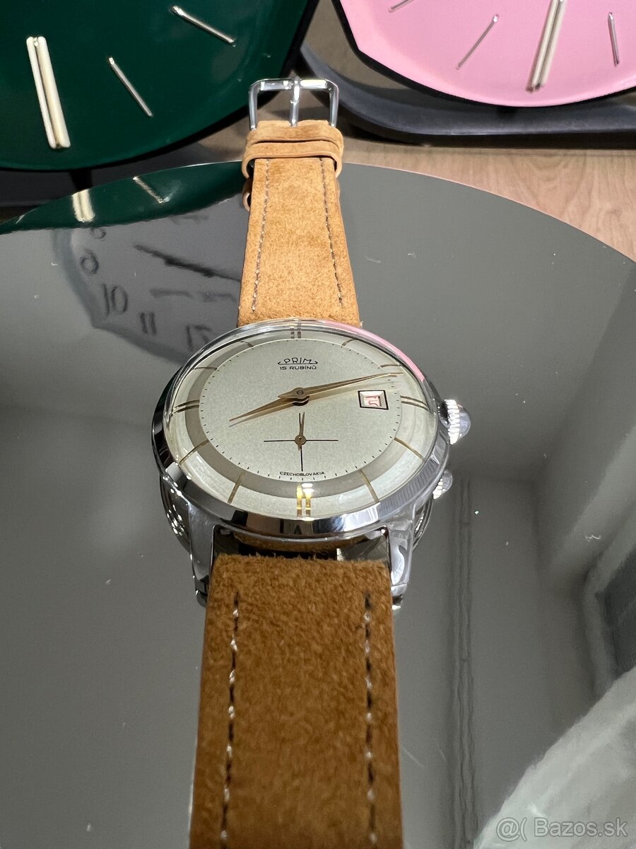 PRIM Traktor so sivým okružím - 7