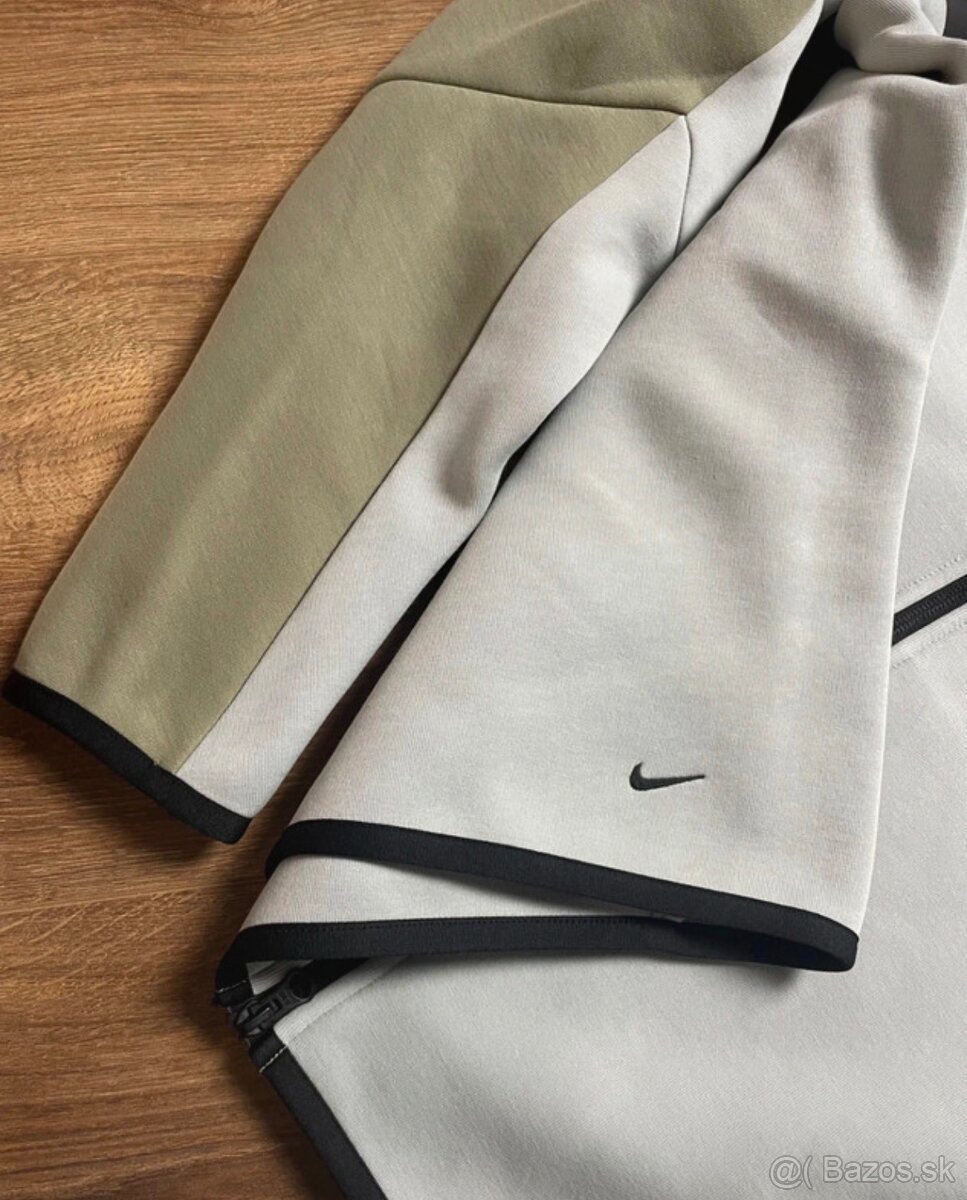 Nike Tech Fleece Mikina - 7