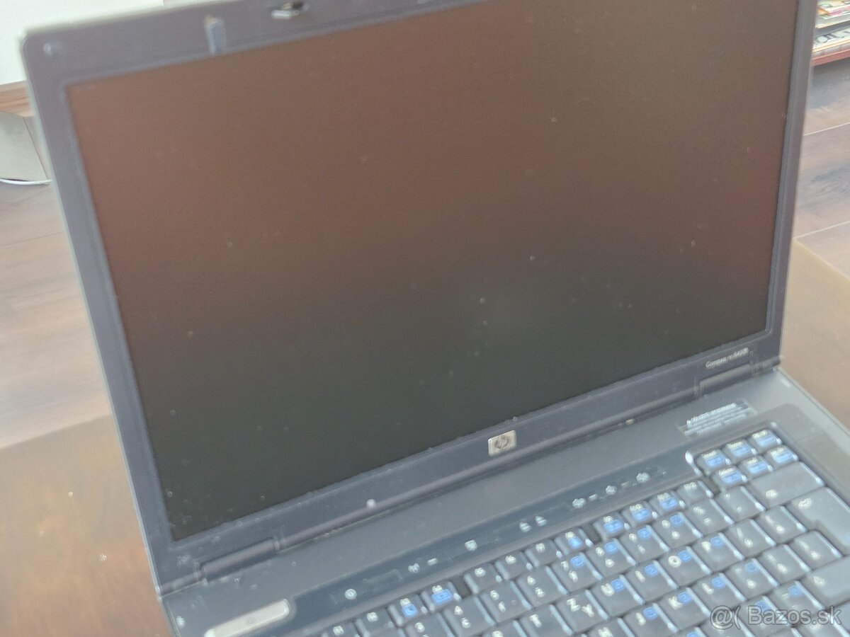 Predám nefunkčný notebook HP Compaq NC8430 - 7