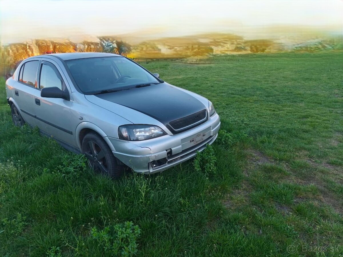 Predám Opel Astra strieborná - 7