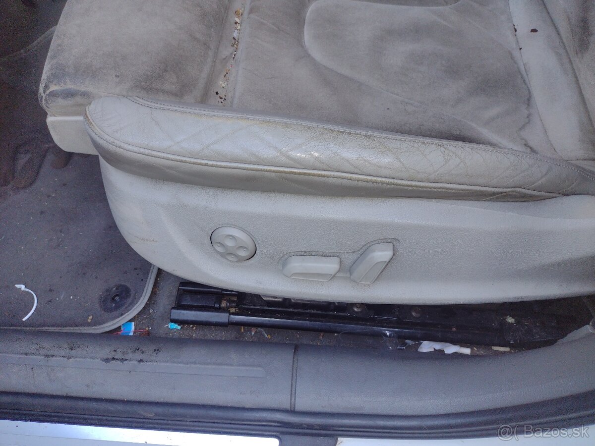 Díly z celého auta Audi A4 b8 combi 2.7 TDI 140kw utomat - 7