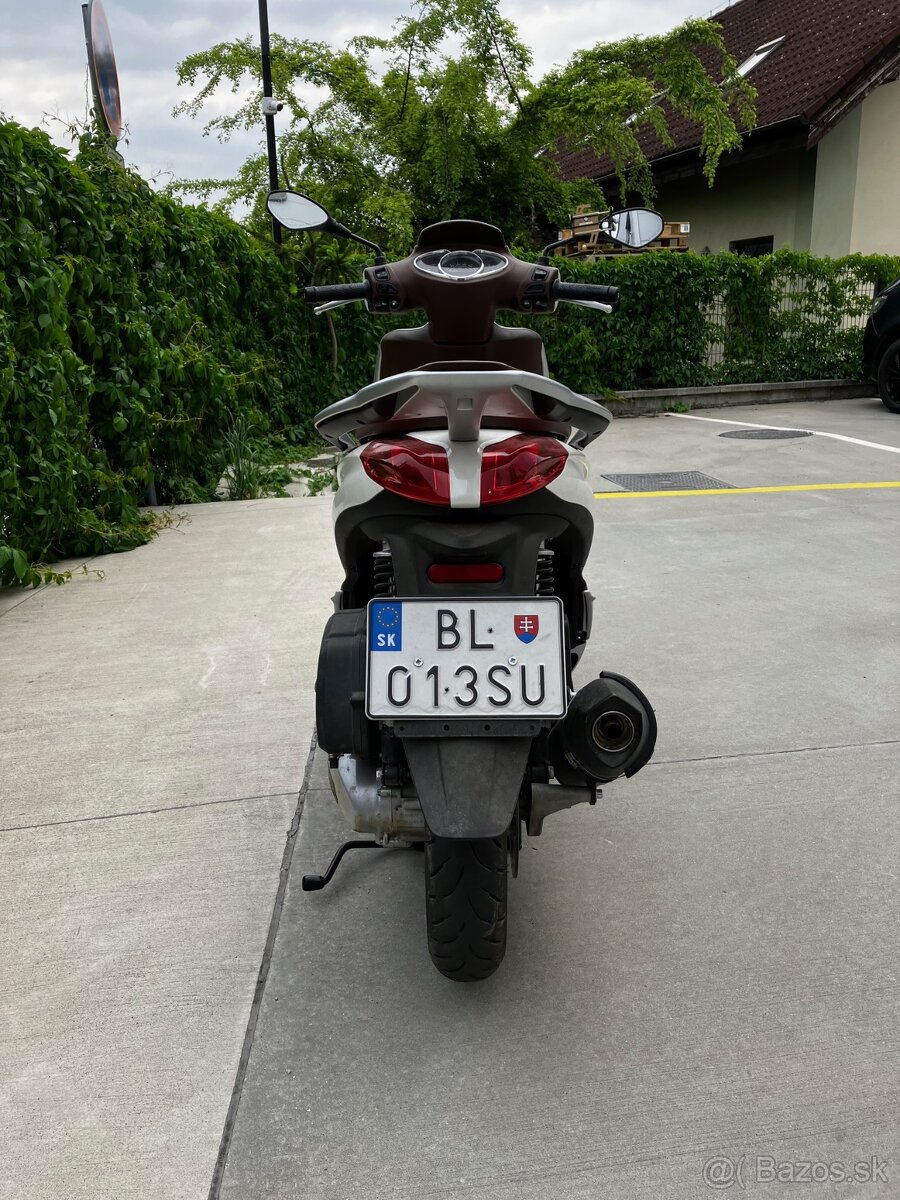 Skúter Piaggio Medley 150 - 7