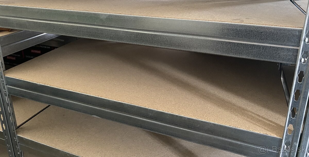 Kovové skladové regály s drevenými policami - 7