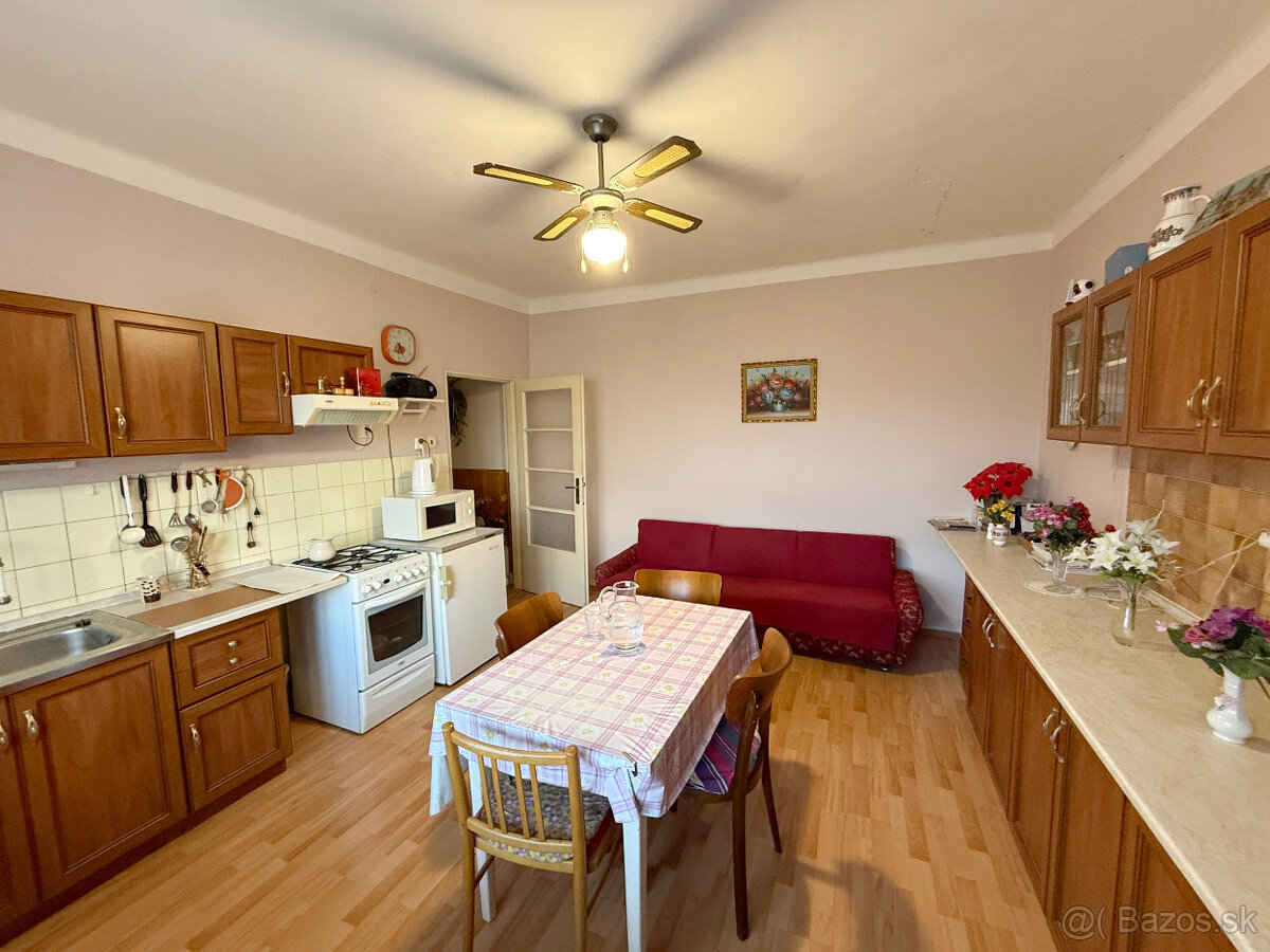 Príjemný dom pri centre Senca s garážou - 7