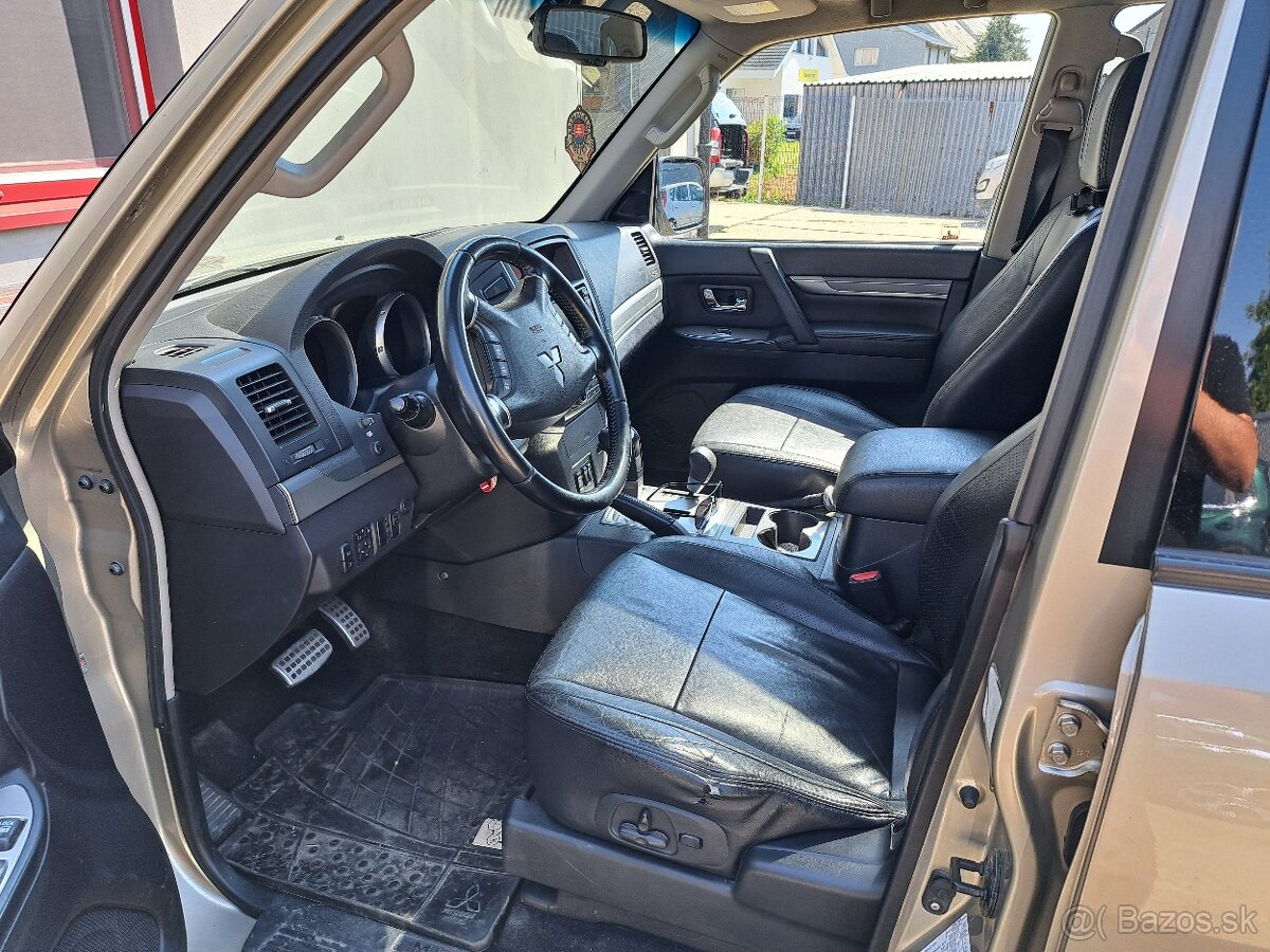 MITSUBISHI PAJERO 3.2 - 7