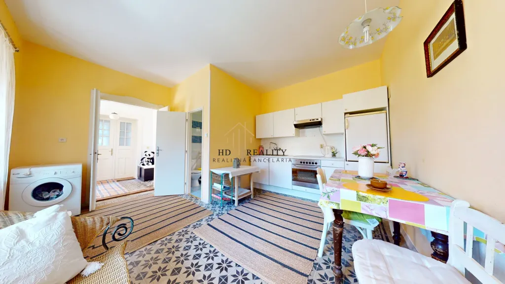 Rodinný dom s veľkým pozemkom v obci Chrťany - 7