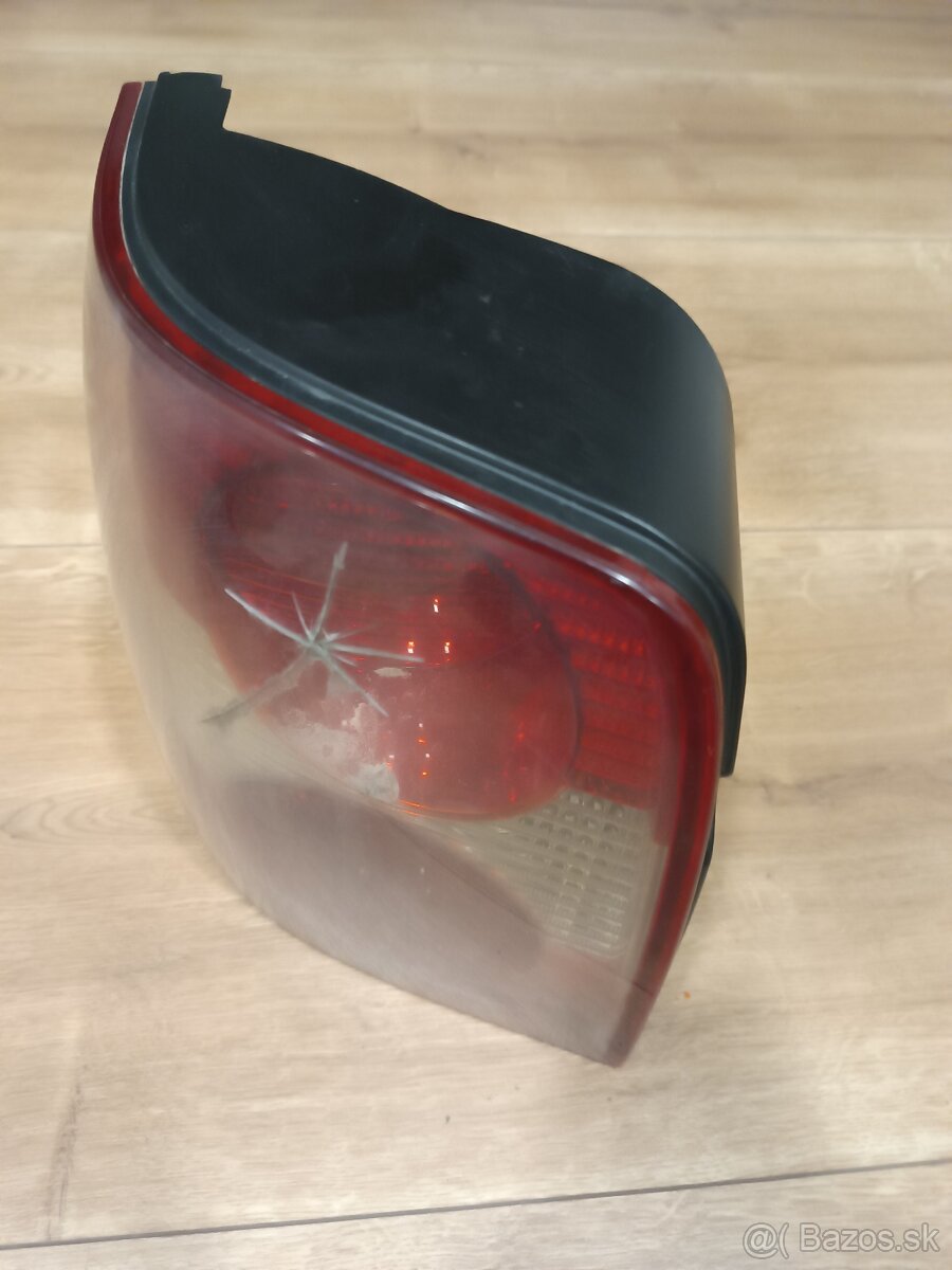 Zadné ľavé (poškodené) svetlo VW Passat B5 Combi - 7