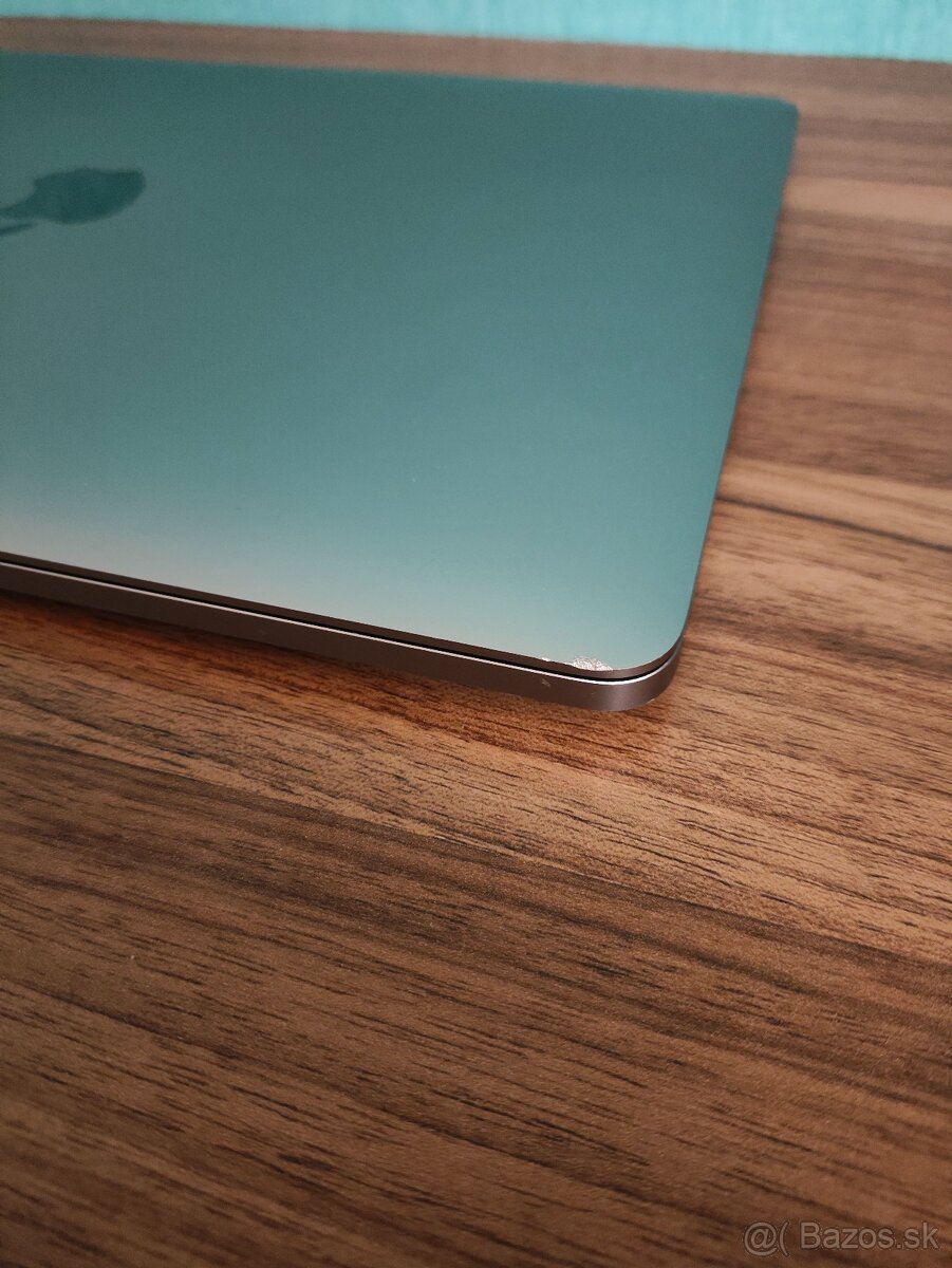 MacBook Pro 13.3 2020 | i5 • 8GB • 256GB SSD - 7