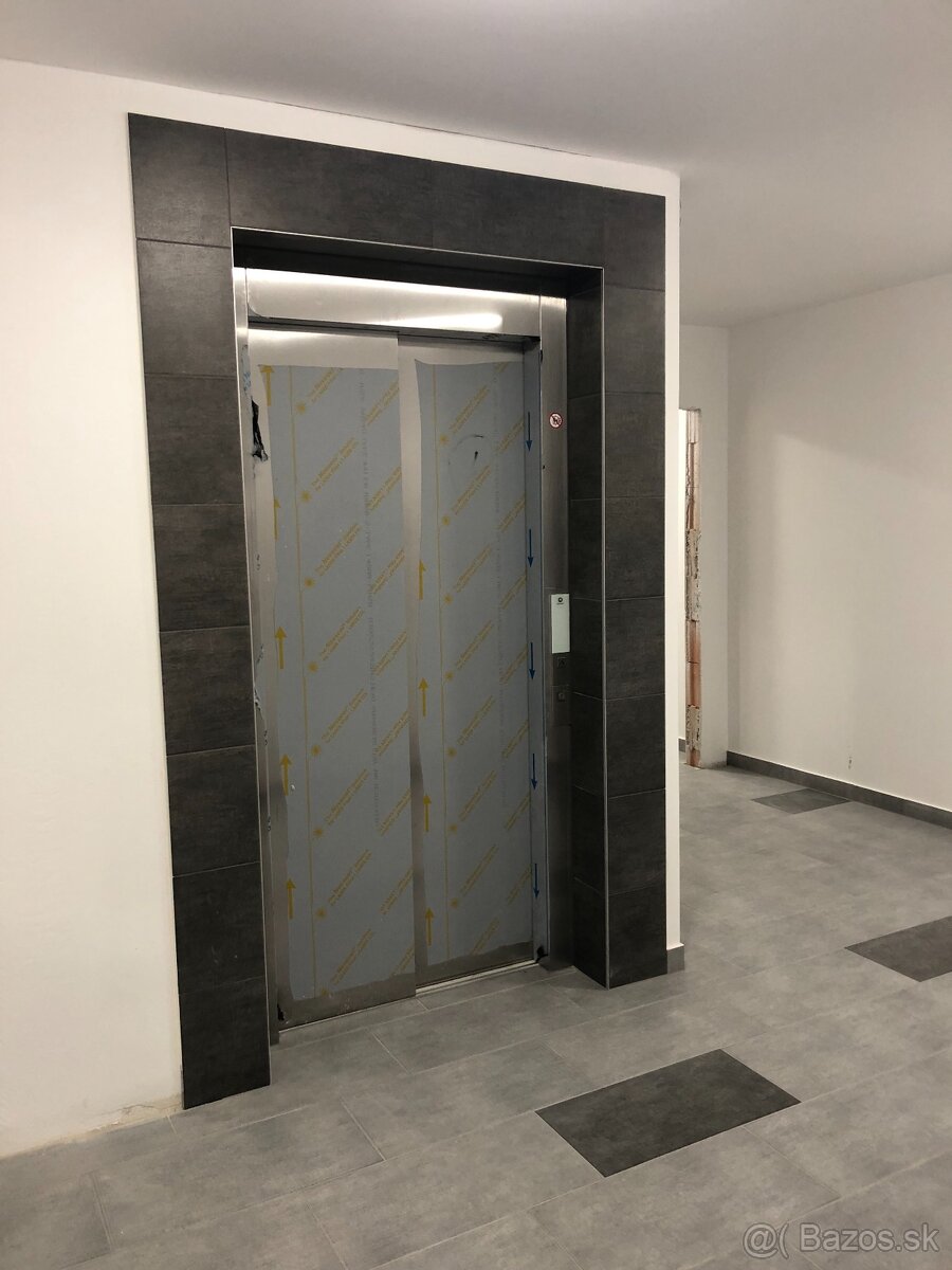 Skolaudovaný-2 izb. bytu s balkónom a parkovaním - B. Kostol - 7