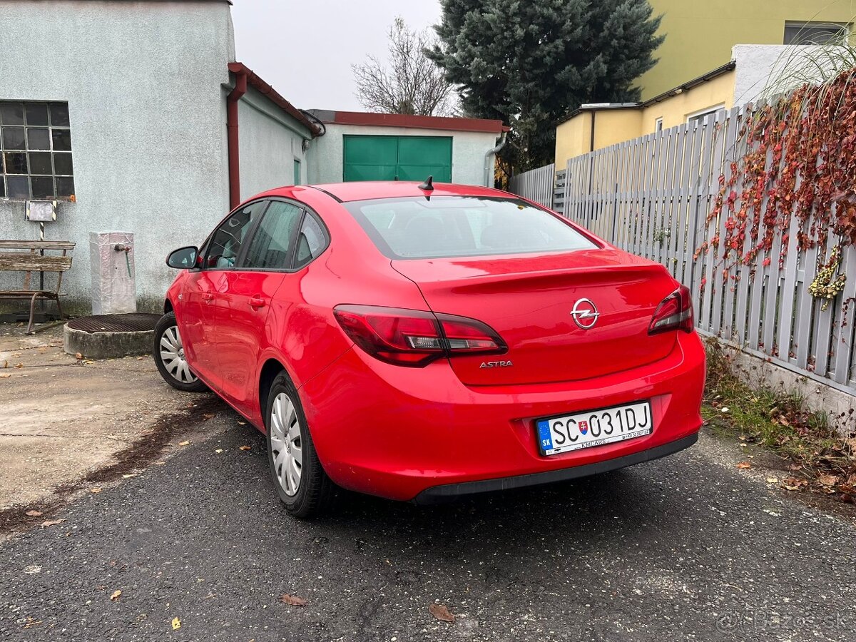 Opel Astra Notchback - 7