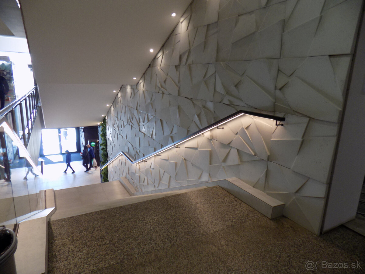 LUKRATÍVNY obchodný priestor 900m2, na prízemí OD DARGOV, Hl - 7