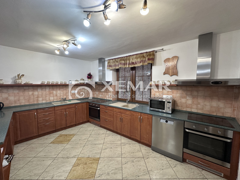 NA PREDAJ Exkluzívna veľká chata v Liptovských Revúcach - 7