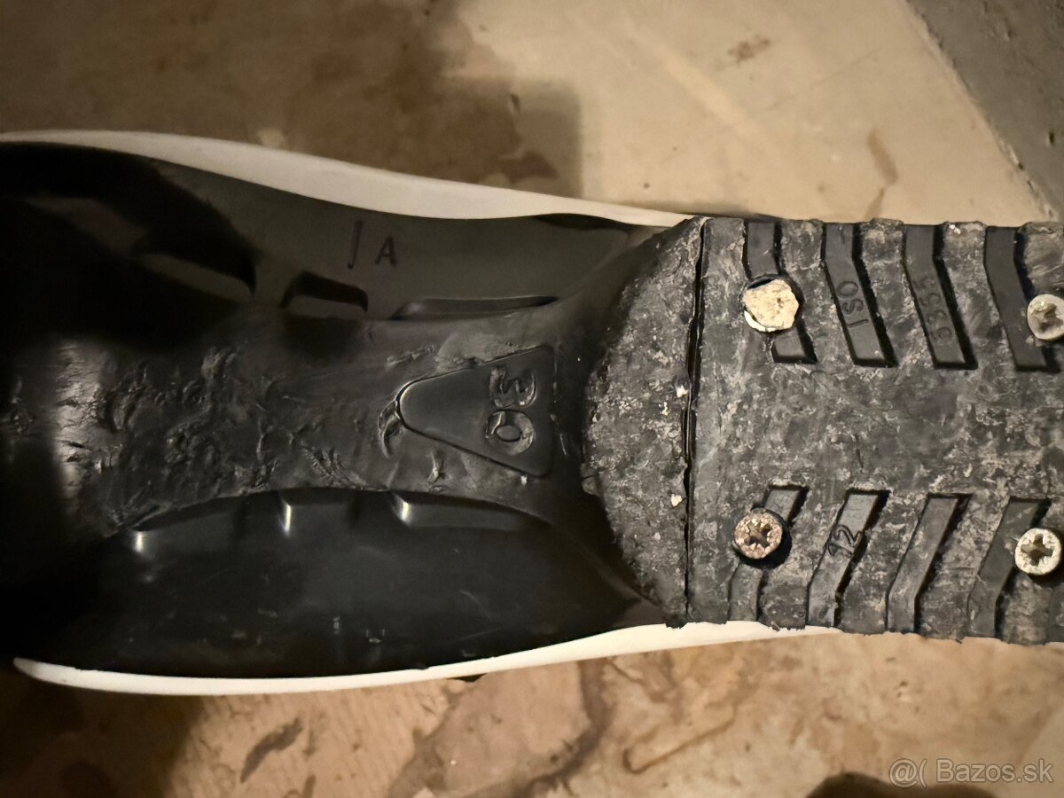 Predam lyze a lyziarky - 7