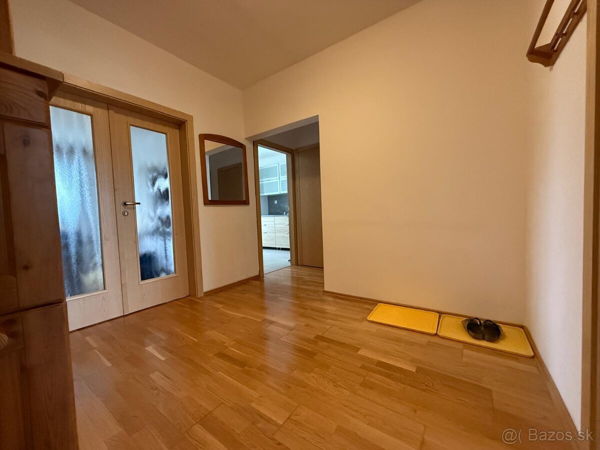 zariadená izba v 3i byte – Solinky - 7