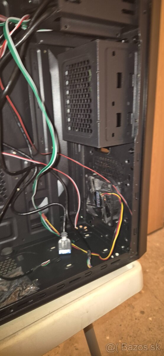 Skrinka k pc zalman - 7