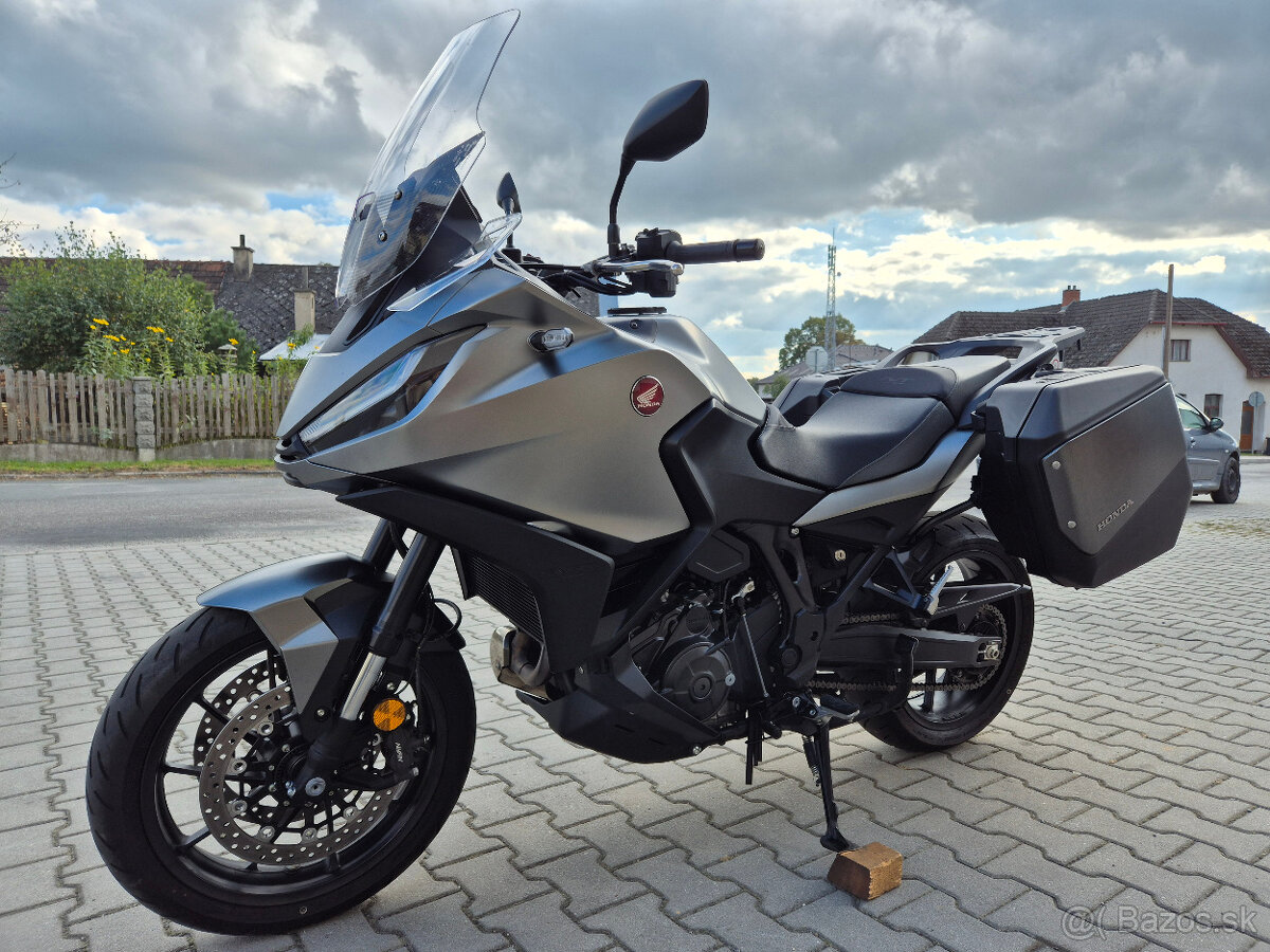 Prodám Honda NT1100 , r. v. 2024, ABS, TC, ČR, 3507km - 7