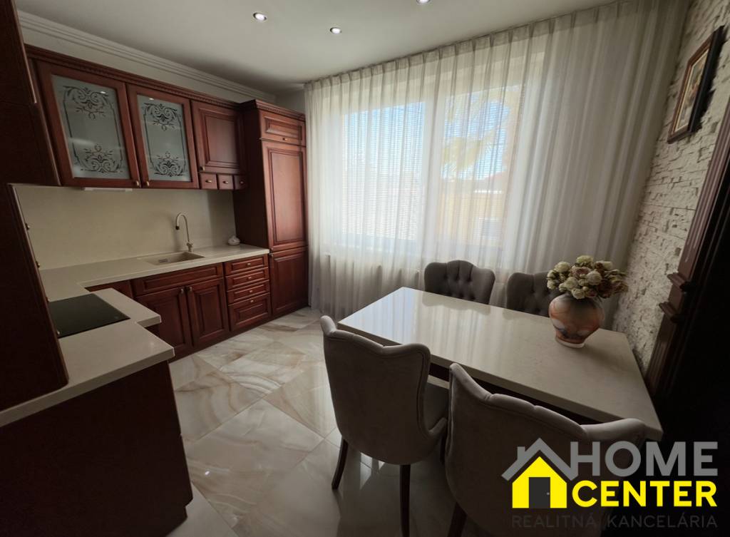 PREDAJ : ŠTÝLOVÝ RODINNÝ DOM S BAZÉNOM, KOMÁRNO - 7