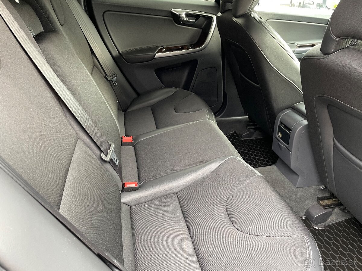 Volvo XC60 D4 2.4L D Momentum - 7