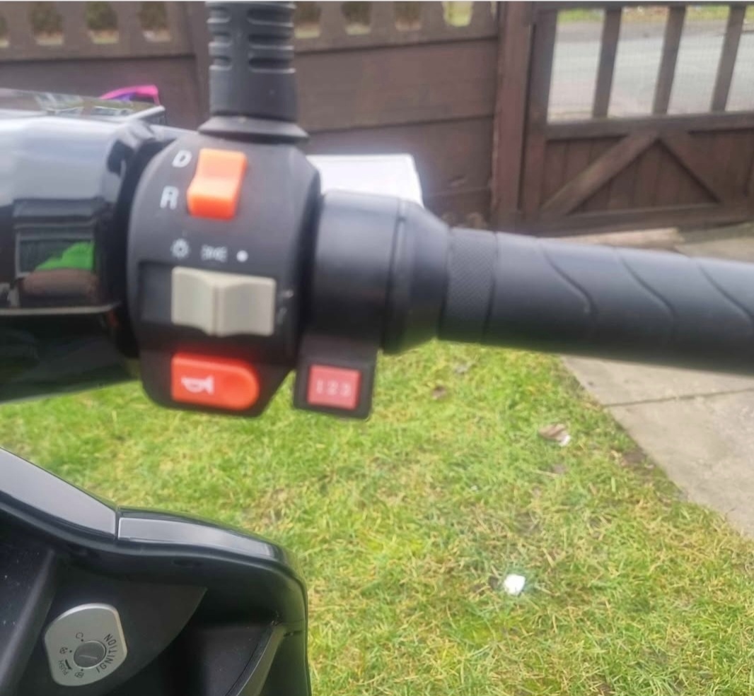 Predám elektricky invalidný vozik - 7