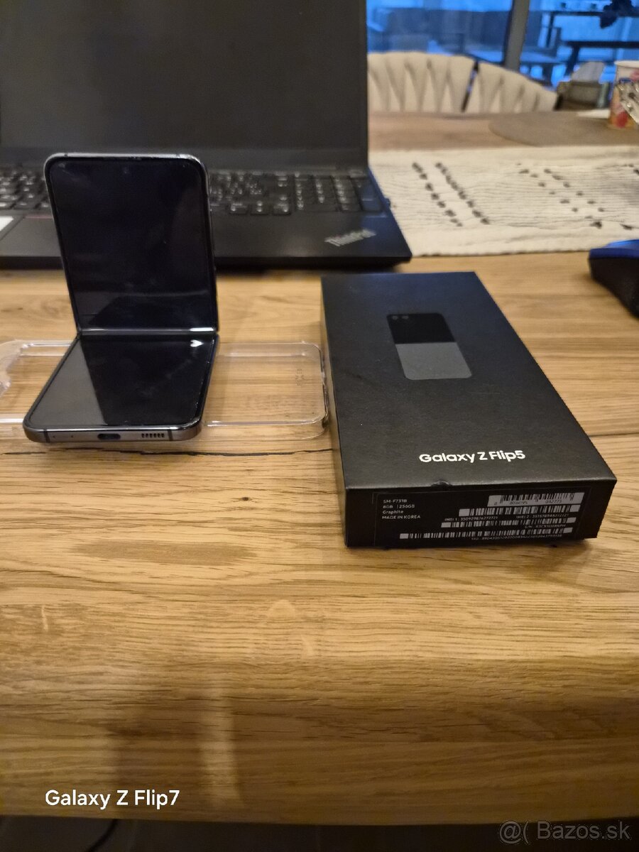 Samsung Galaxy Z Flip 5 - 7