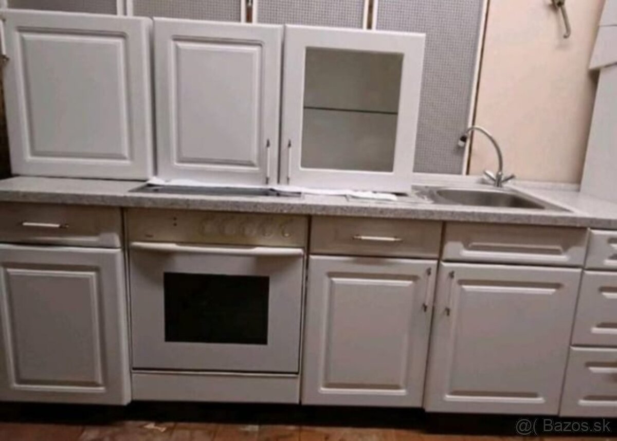 Krásná venkovská kuchyně se spotřebiči,5456 - 7