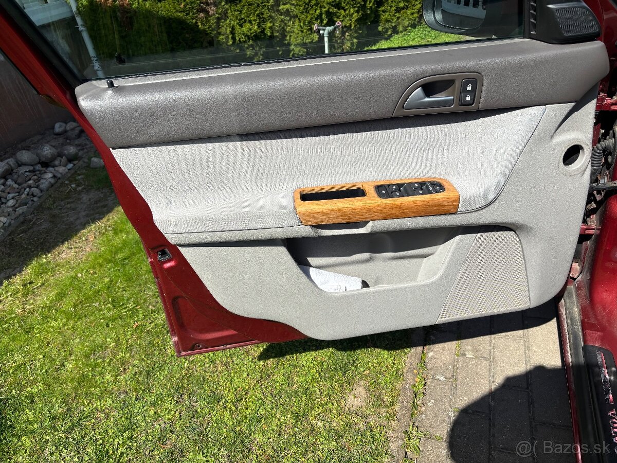 Predám VOLVO V 50 1.6 D - 7