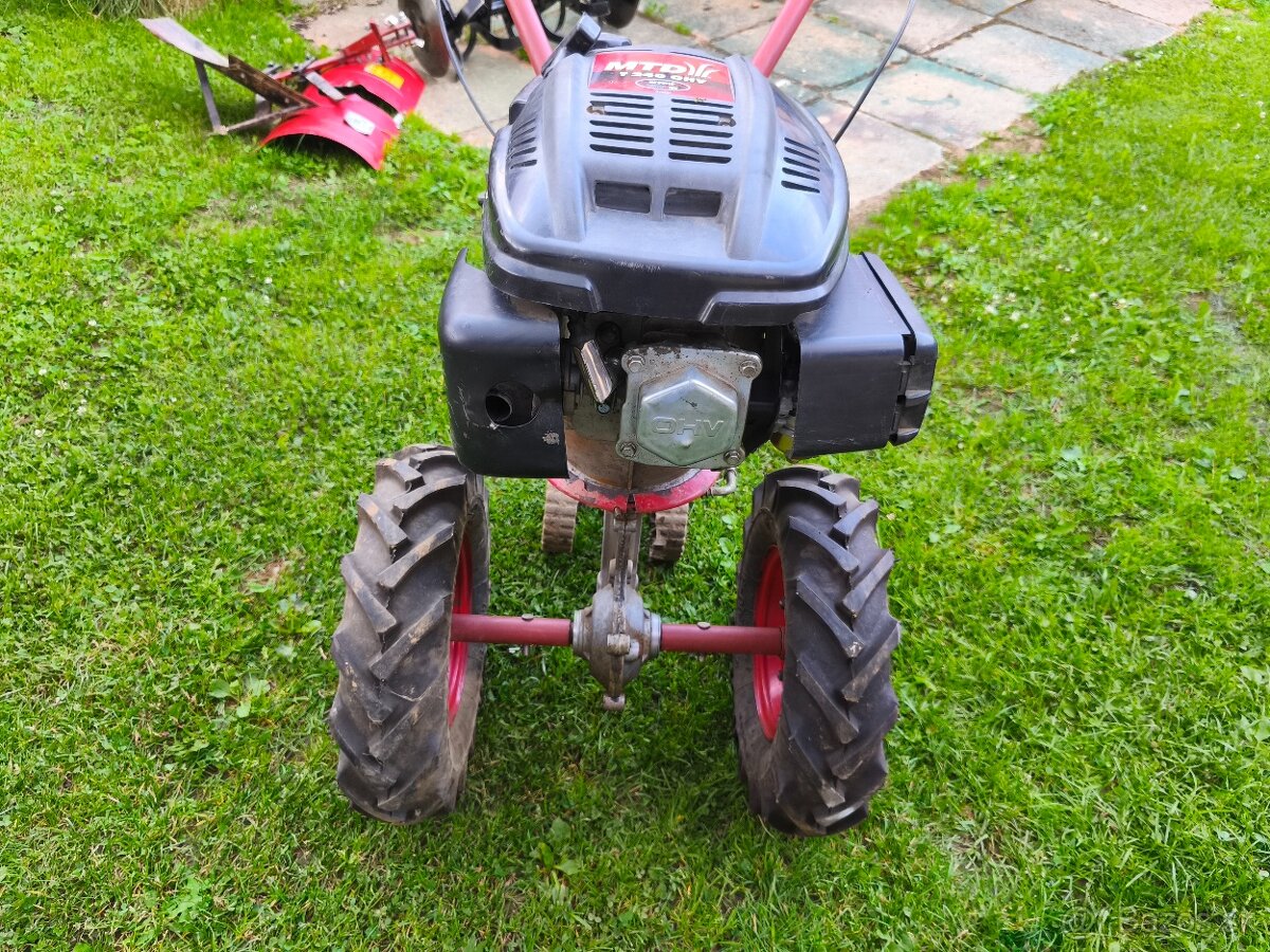Predám kultivátor MTD T240 OHV - 7