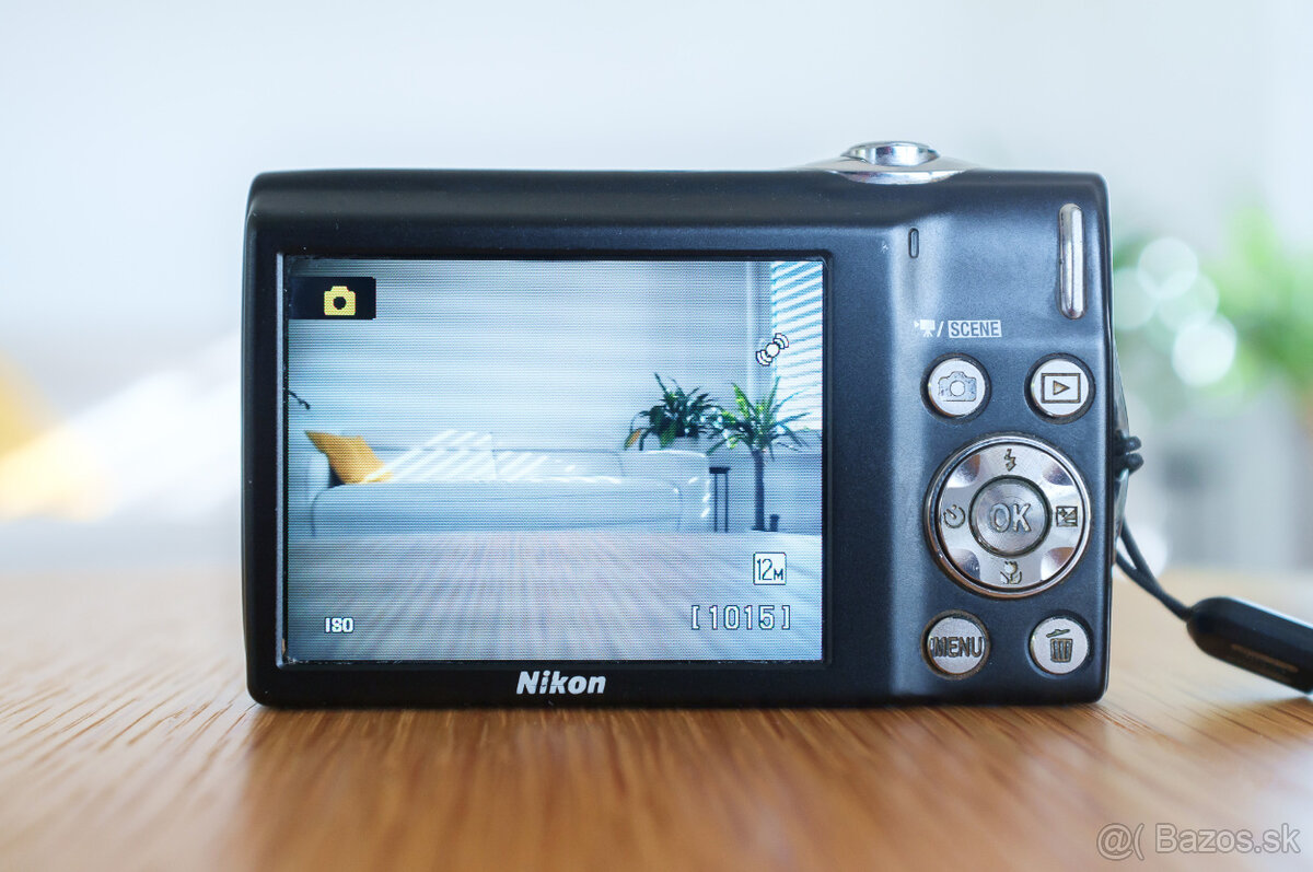 Modrý Nikon Coolpix S3000 – Ultratenký Y2K kompakt - 7