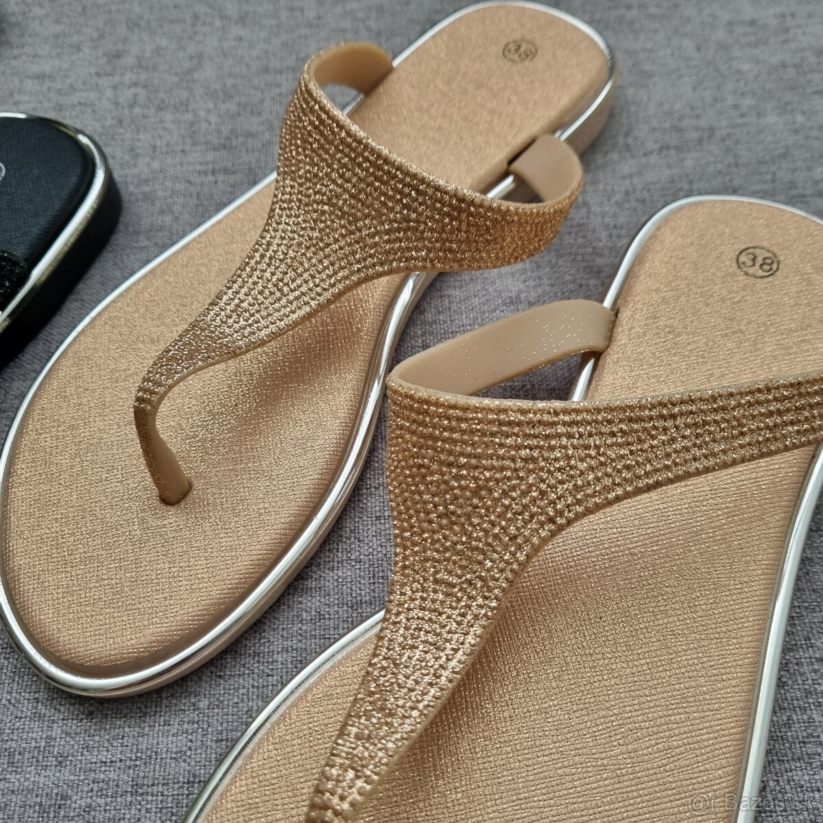 Dámske letné šľapky - zlaté a čierne - 7