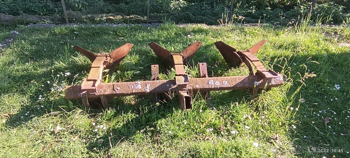 Ponúkam traktor s príslušenstvom - 7