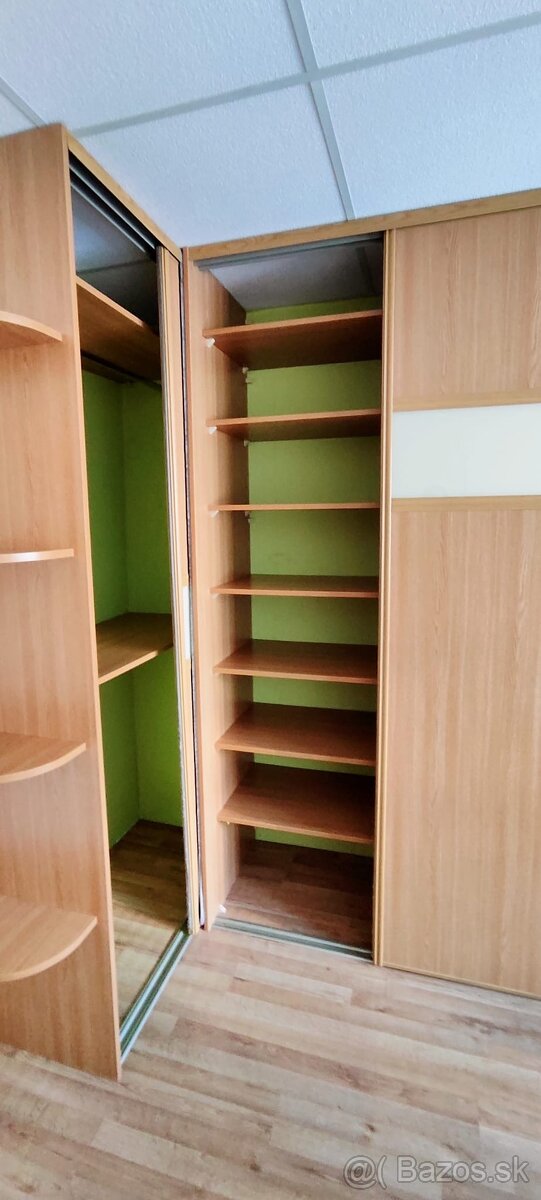 Vstavaná skriňa - 7