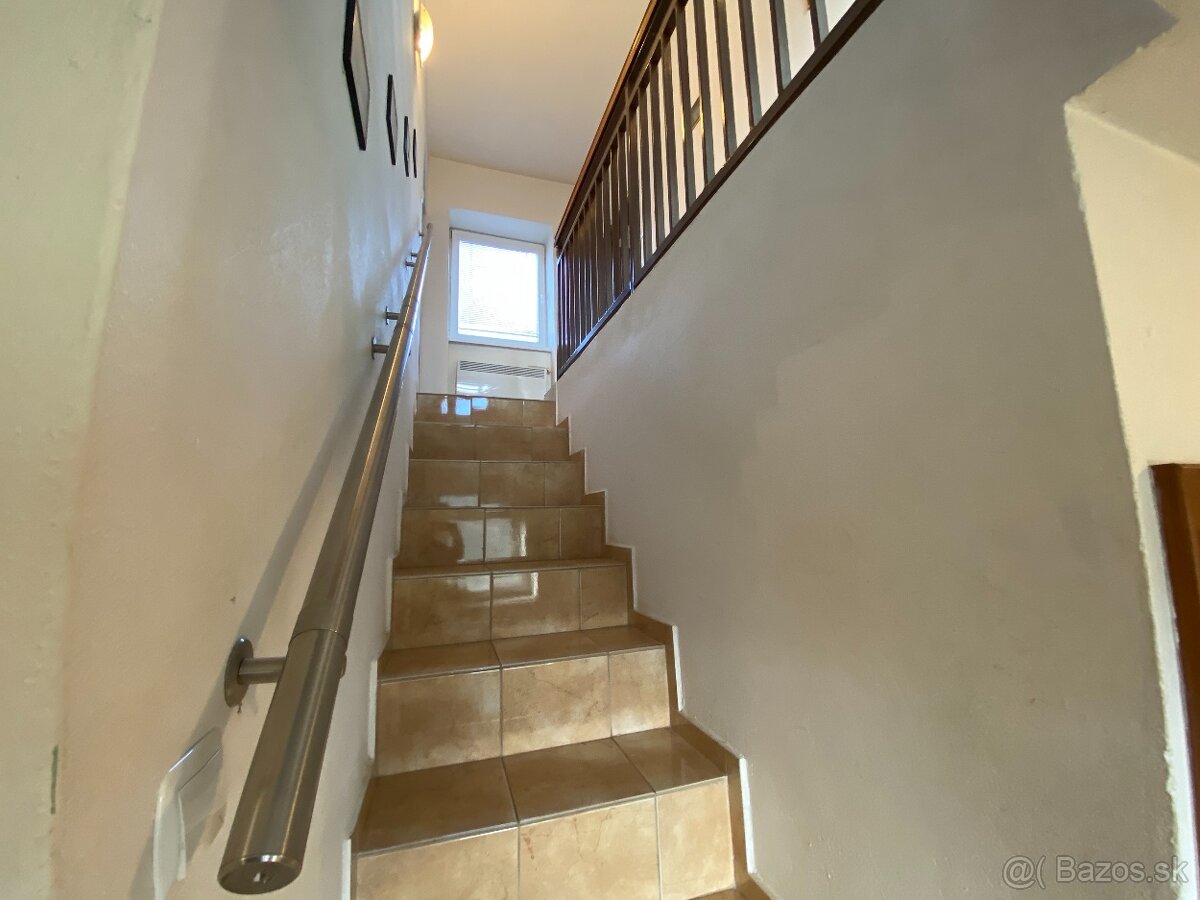 POZOR ,podstatné zníženie ceny, bývajte alebo podnikajte v r - 7