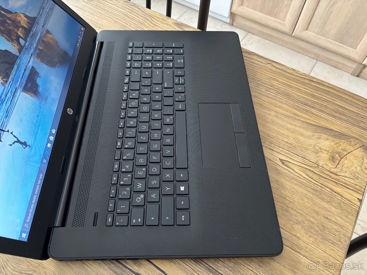 17.3"/Notebook/4GB RAM DDR4/1TB SSHD/AMD Radeon HD 2GB - 7