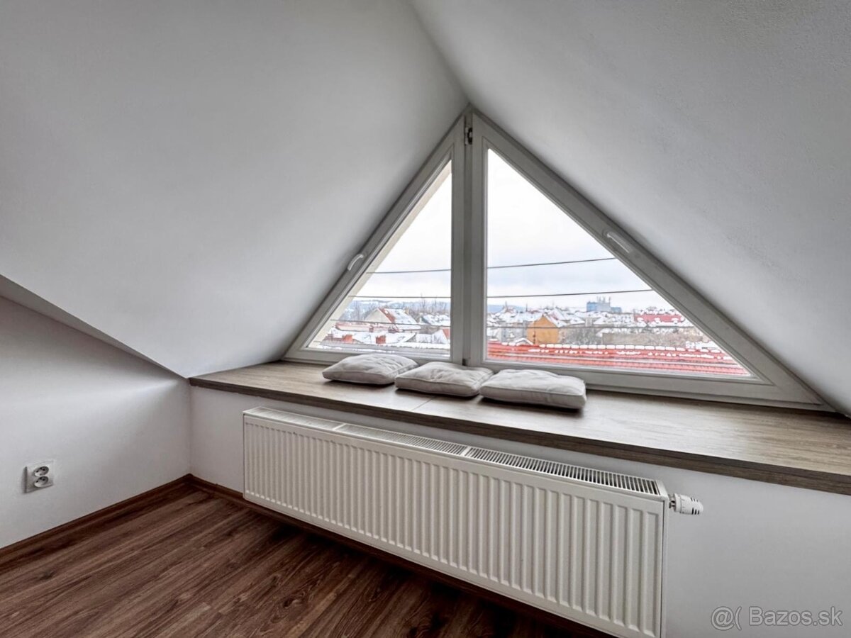 NA PRENÁJOM ELEGANTNÝ PODKROVNÝ 3-IZBOVÝ BYT V CENTRE MESTA - 7