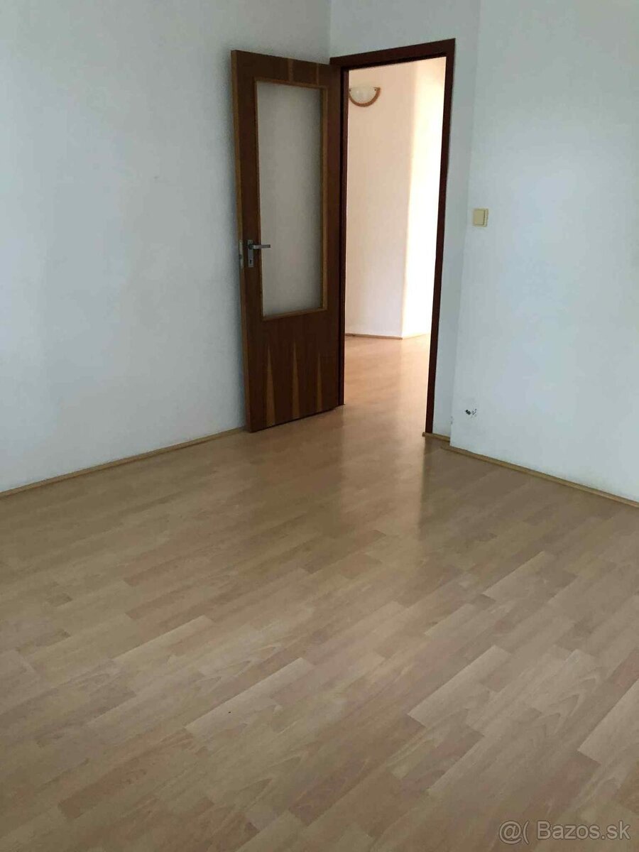 3 izbový byt Vranov n.T. - 7