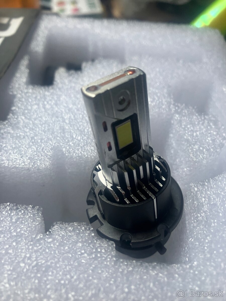 Autopotahy alcantara 90mm nalepky a led d2s - 7