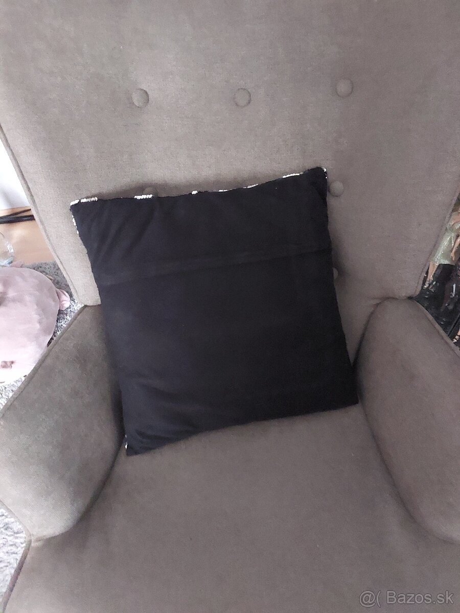 Moderné okrasné vankúše s glitrami - 7