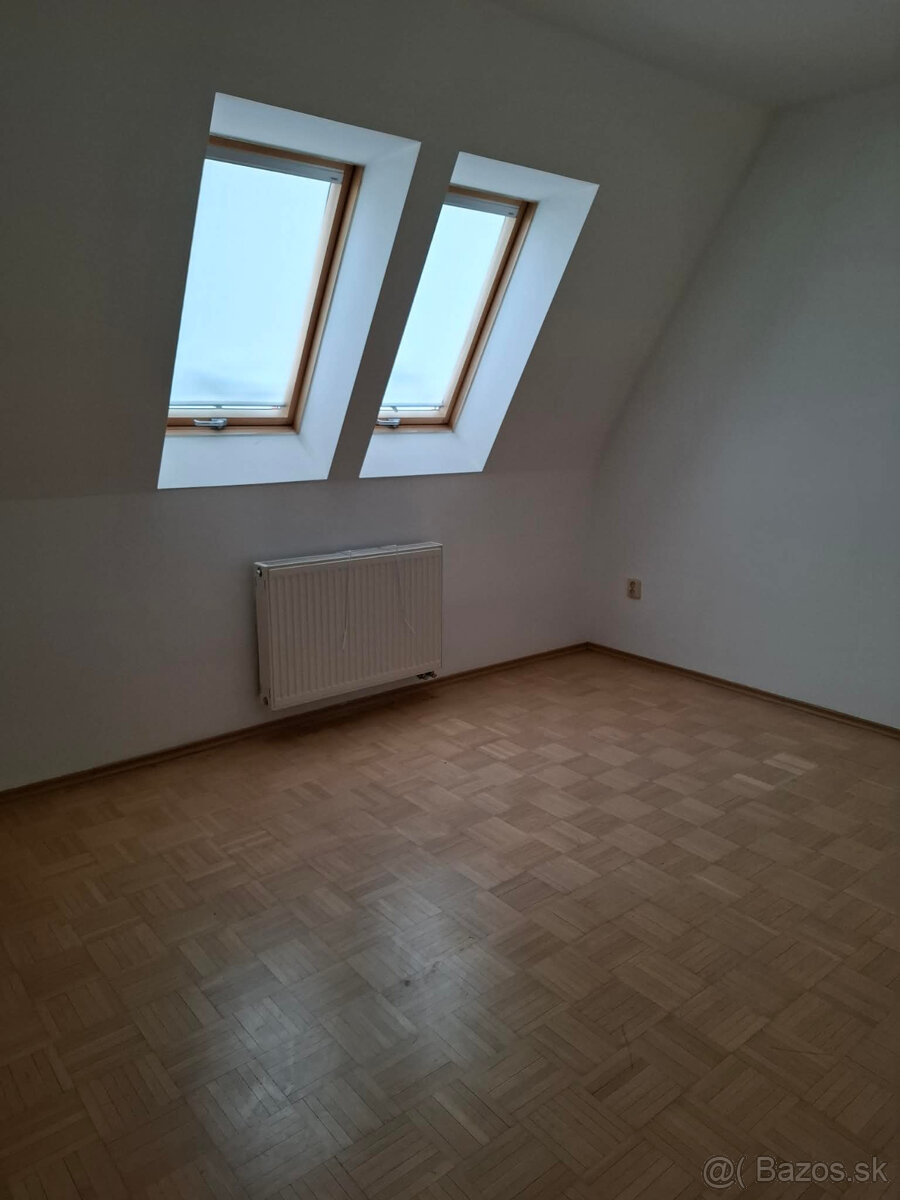 Prenájom 4 izbový byt Zlaté Moravce - 7